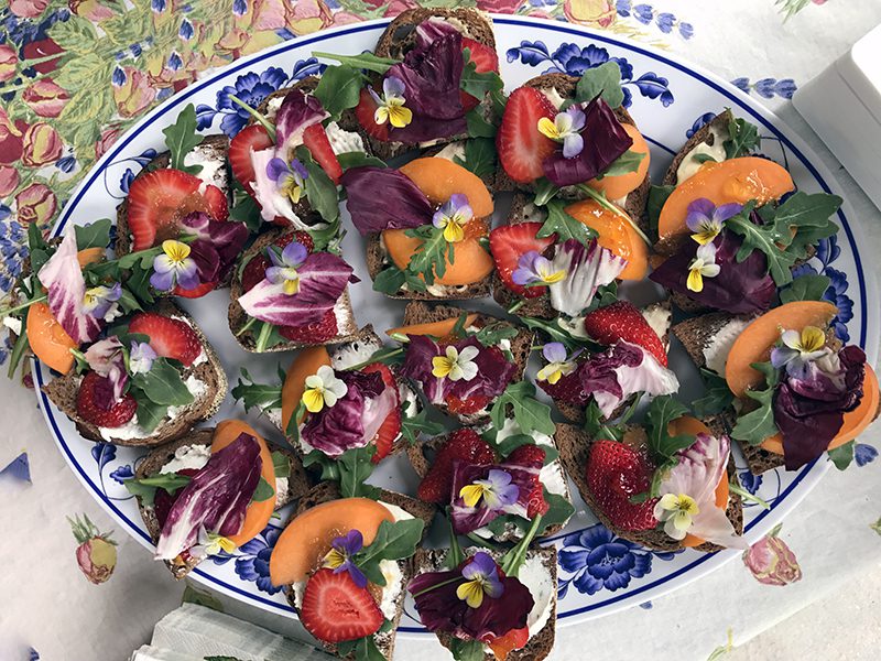 Natures Garnish: Edible Flowers • Adopted Tomato Garden